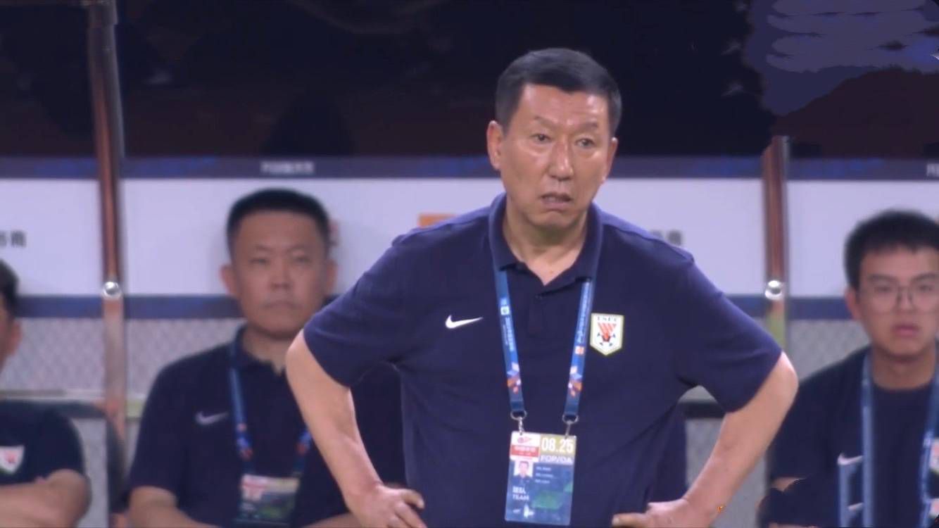 杨华明涨红了脸，挠了挠头。